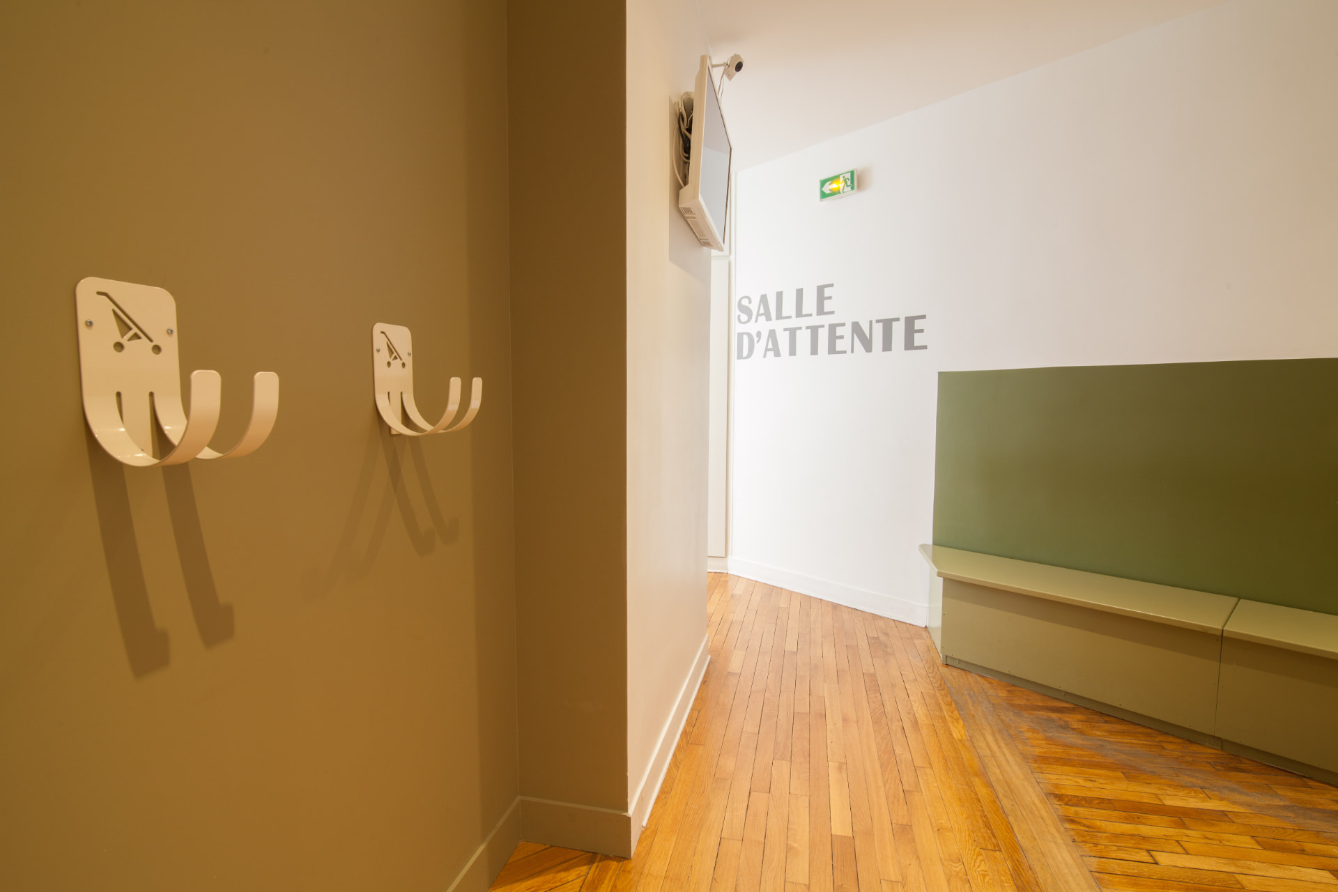 Entrée et salle d'attente du cabinet médical